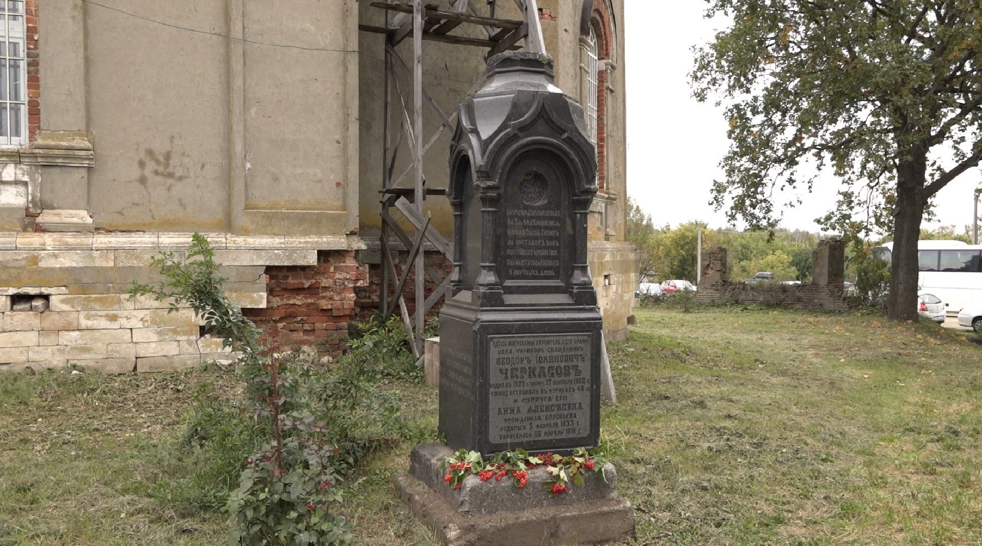 хор Апрель, восстановление храма,