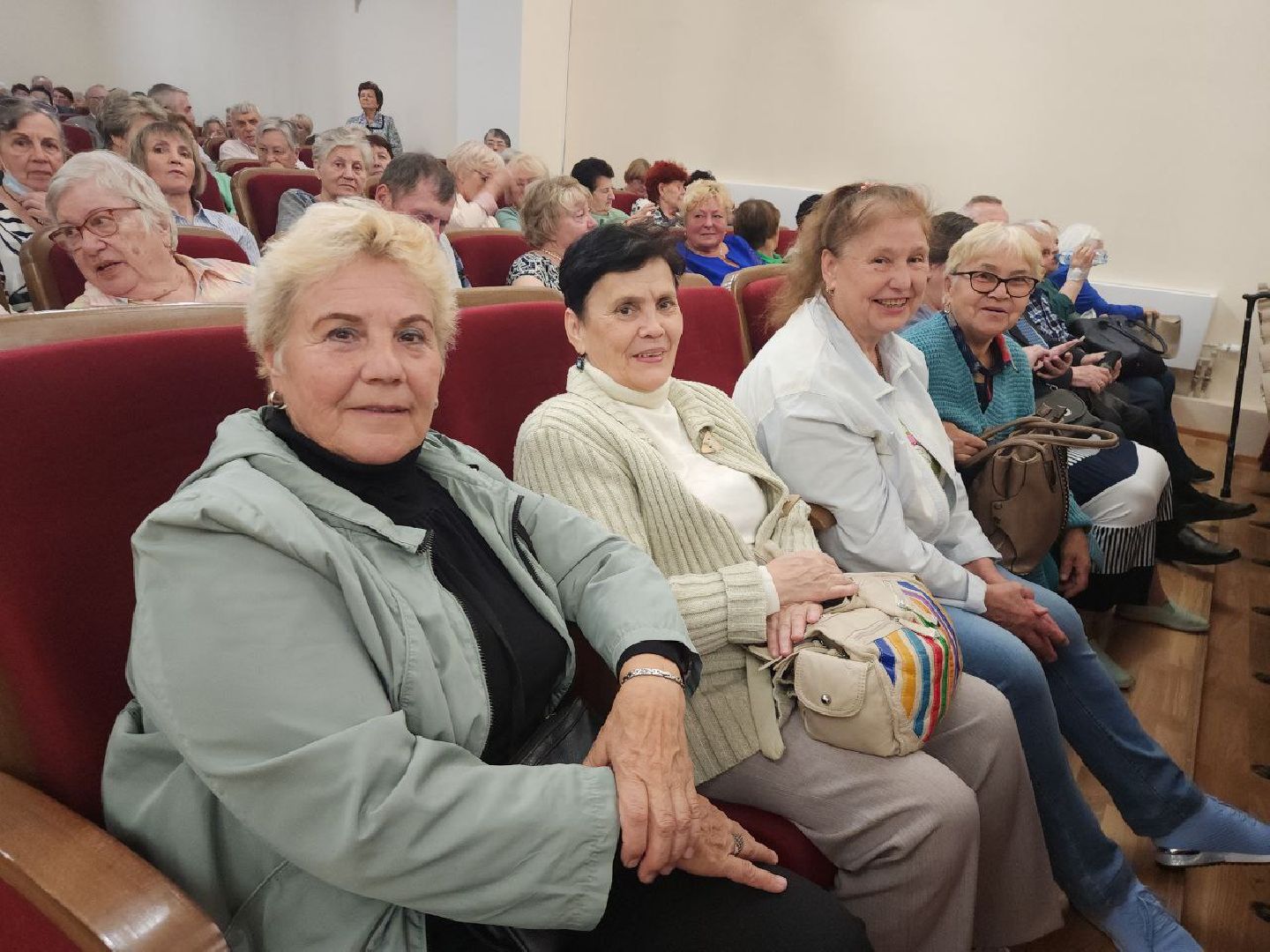 день пожилого человека, видное, старшее поколение, золотой возраст, праздник,