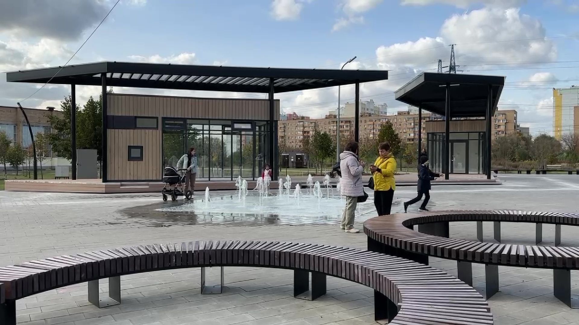 Реутов, парк, благоустройство, перголы, фонтан, деревья,