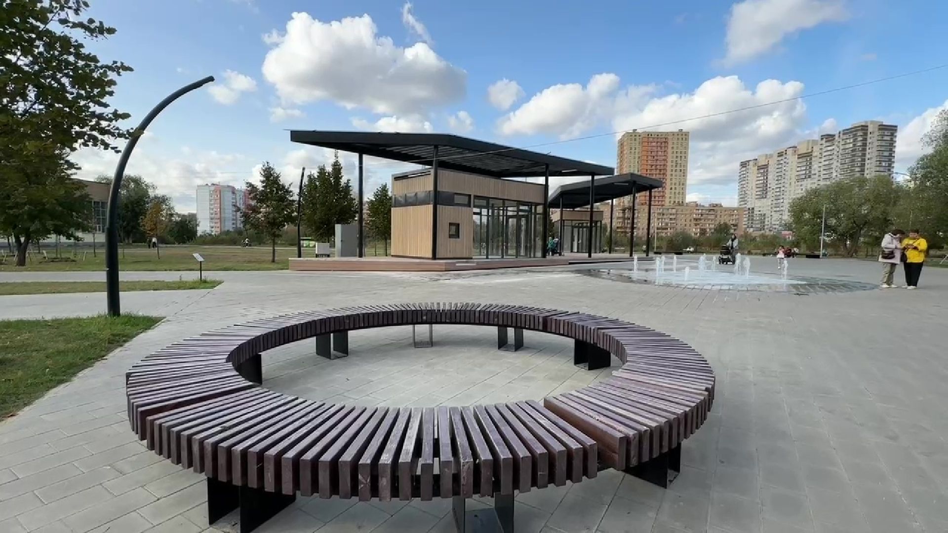 Реутов, парк, благоустройство, перголы, фонтан, деревья,