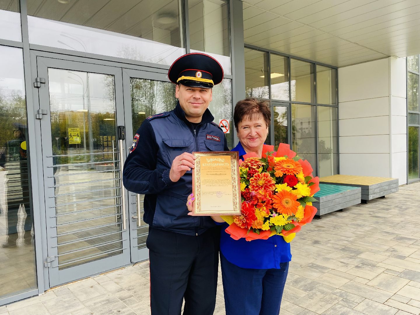 домодедово, подмосковье, день учителя, бывший учитель, цветы учителю, профессиональный праздник, ГИБДД, полиция, госавтоинспекция,пропаганда БДД,