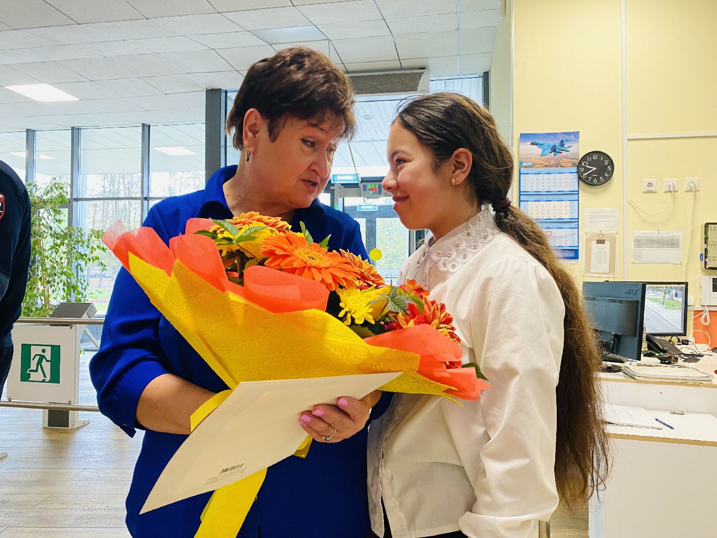 домодедово, подмосковье, день учителя, бывший учитель, цветы учителю, профессиональный праздник, ГИБДД, полиция, госавтоинспекция,пропаганда БДД,