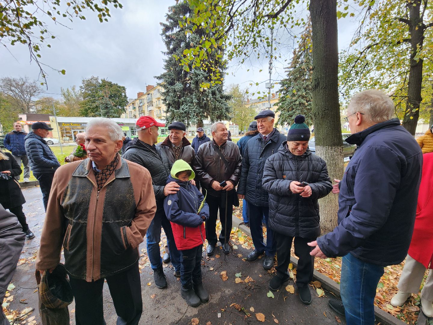 мемориальная доска, открытие, Олег Гудков, Заслуженный летчик-испататель, Кирсанов,