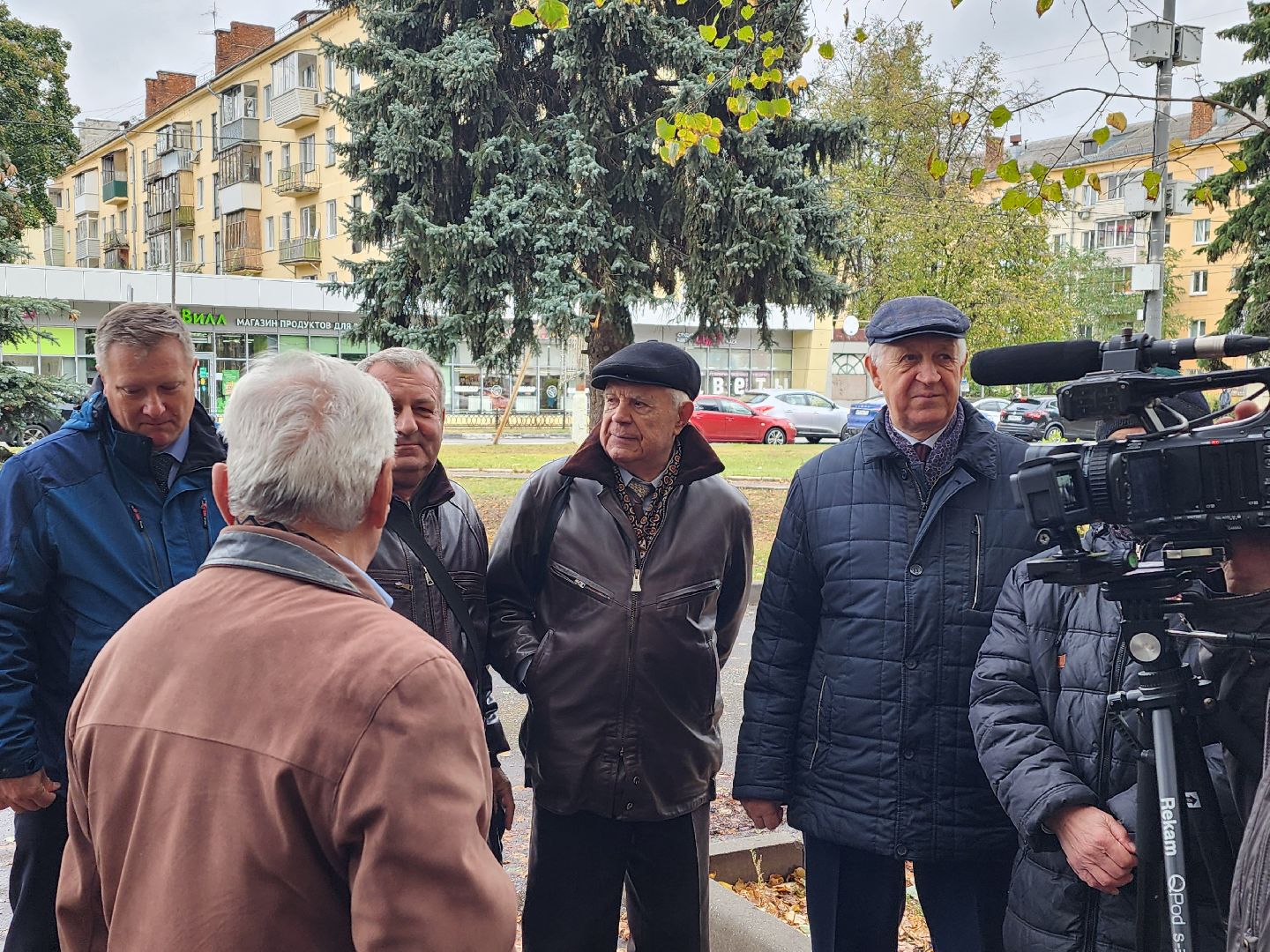 мемориальная доска, открытие, Олег Гудков, Заслуженный летчик-испататель, Кирсанов,