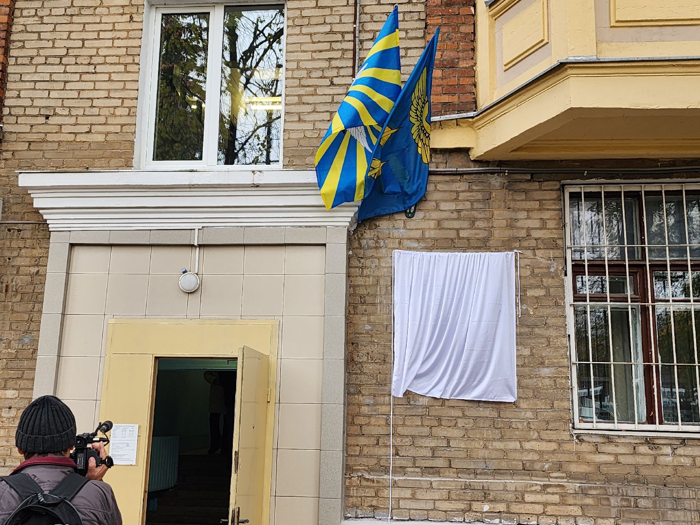 мемориальная доска, открытие, Олег Гудков, Заслуженный летчик-испататель, Кирсанов,