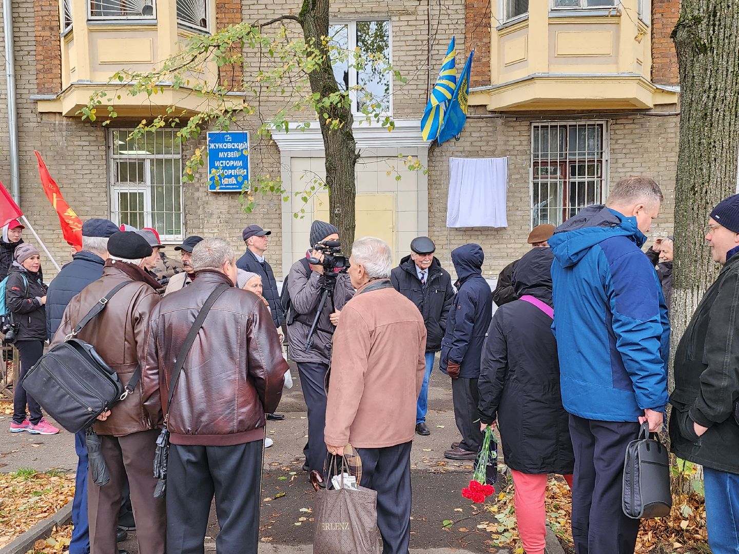 мемориальная доска, открытие, Олег Гудков, Заслуженный летчик-испататель, Кирсанов,