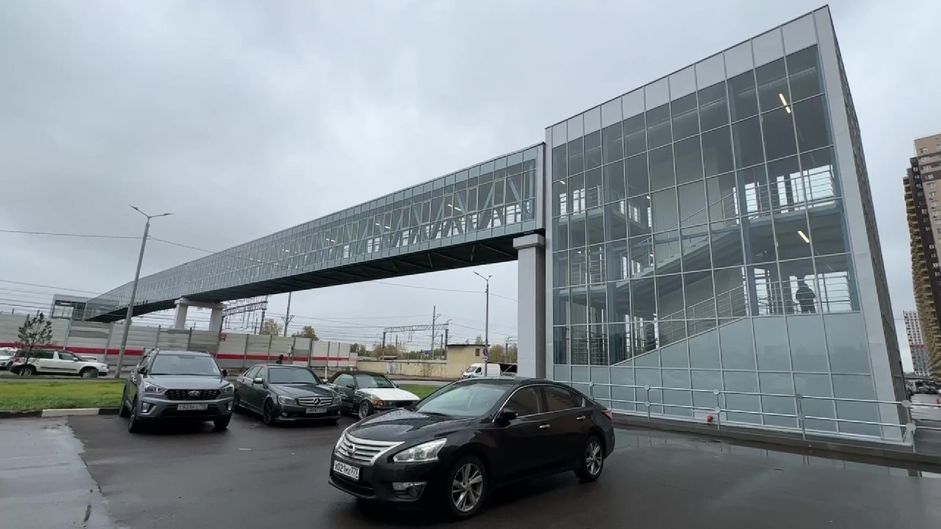 Реутов, переход, стекла, темнота, свет, пленка,