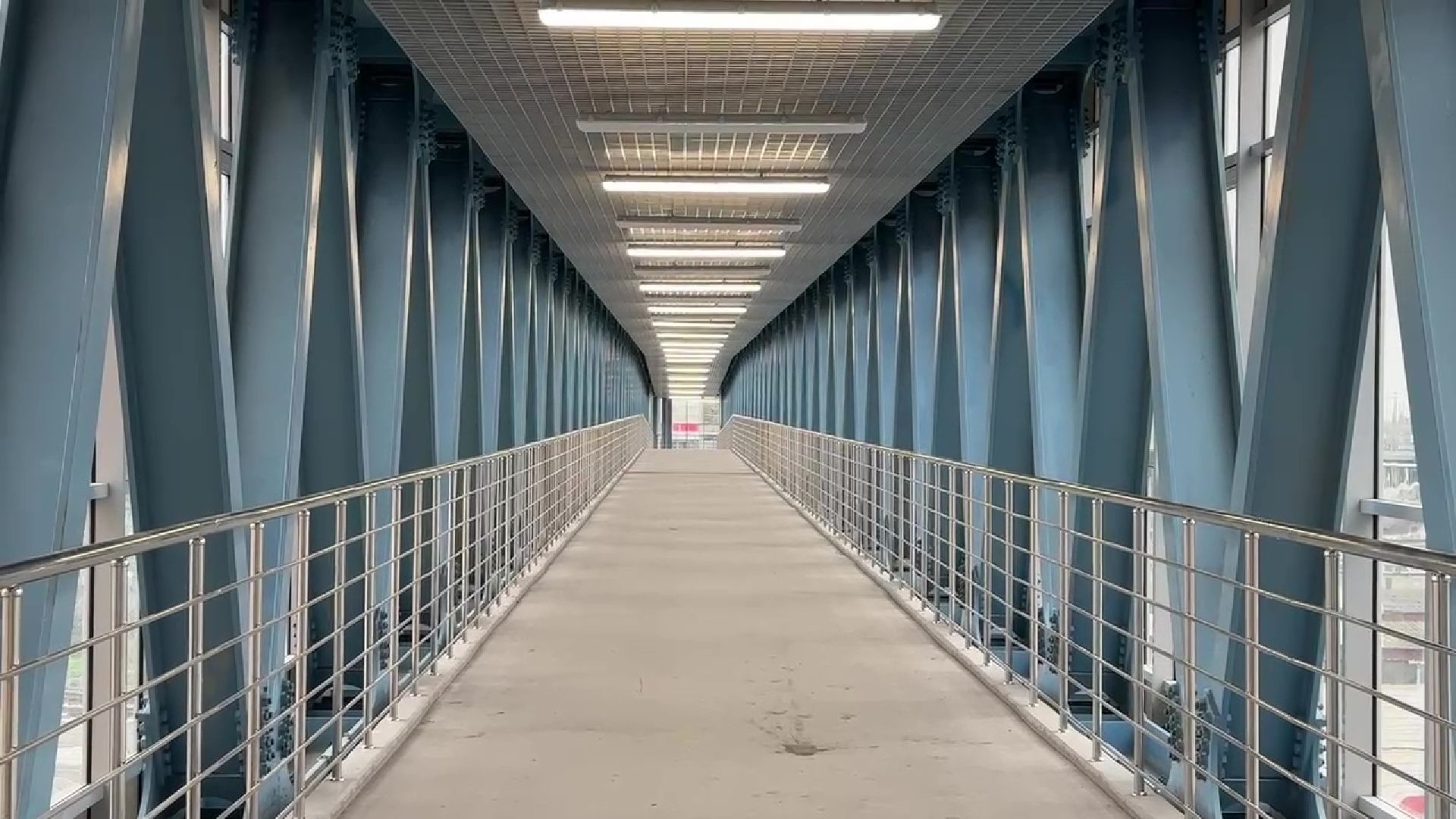 Реутов, переход, стекла, темнота, свет, пленка,