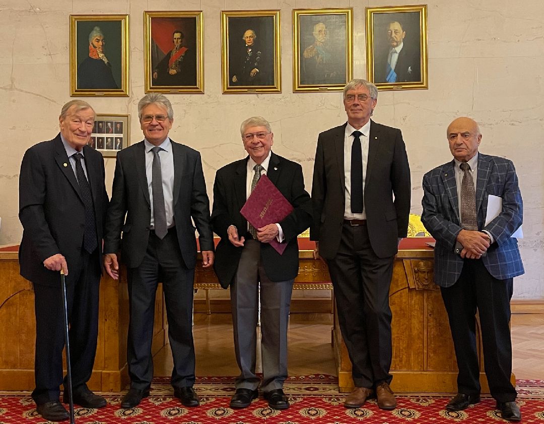 Образование Наука ОбъединенныйИнститутЯдерныхИсследований АлексейРозанов ДемидовскаяПремия Дубна Подмосковье