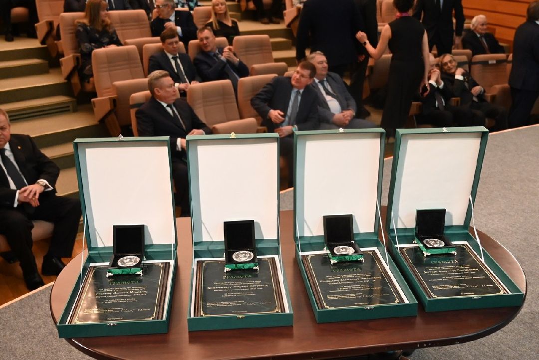 Образование Наука ОбъединенныйИнститутЯдерныхИсследований АлексейРозанов ДемидовскаяПремия Дубна Подмосковье