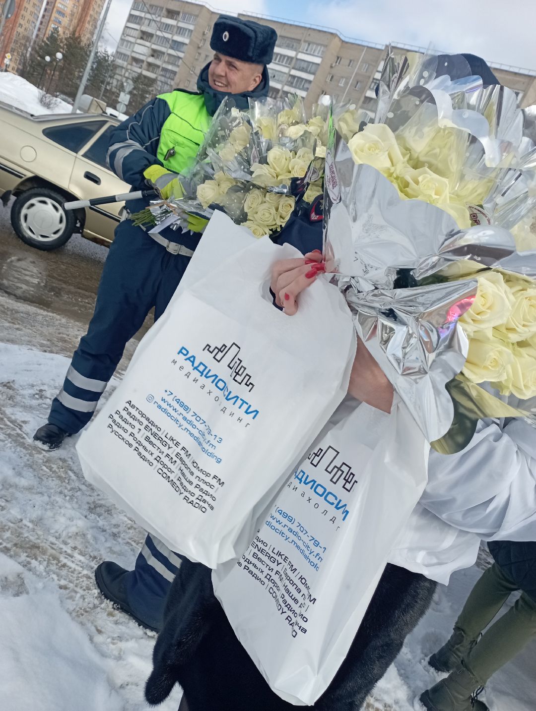 цветыдляавтоледи авторадио госавтоинспекция международныйженскийдень Дубна Подмосковье