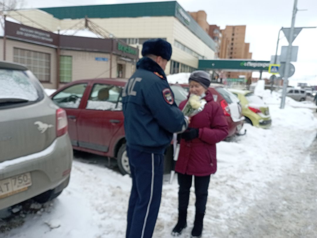 цветыдляавтоледи авторадио госавтоинспекция международныйженскийдень Дубна Подмосковье