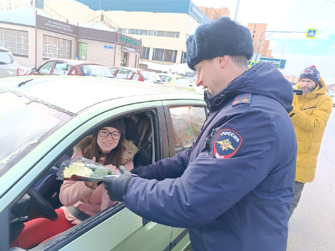 цветыдляавтоледи авторадио госавтоинспекция международныйженскийдень Дубна Подмосковье