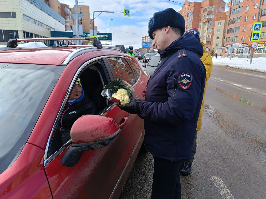 цветыдляавтоледи авторадио госавтоинспекция международныйженскийдень Дубна Подмосковье