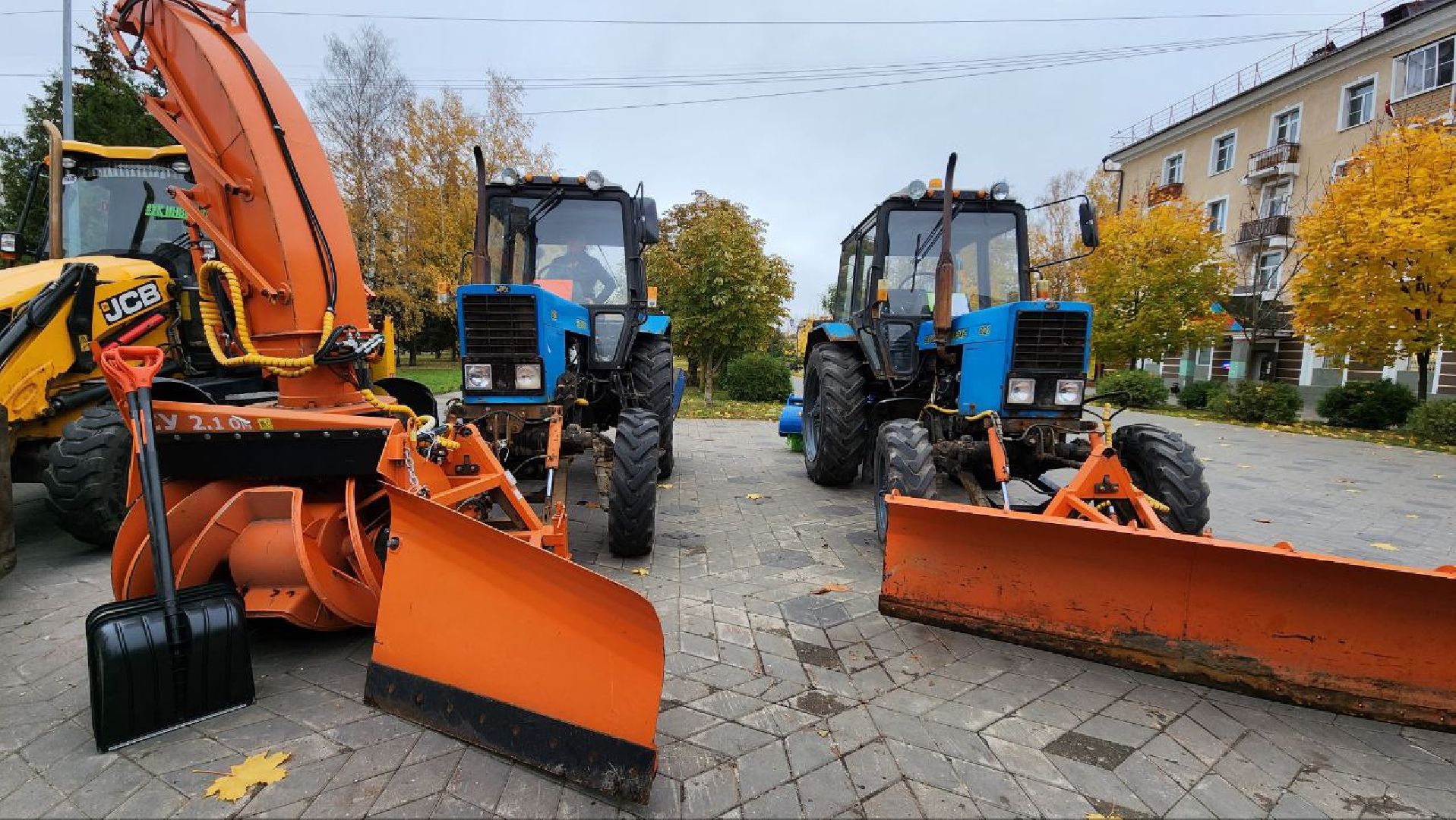 ЖКХ, коммунальное хозяйство, коммунальщики, уборка дворов, смотр техники, Лосино-Петровский, ГУСТ,