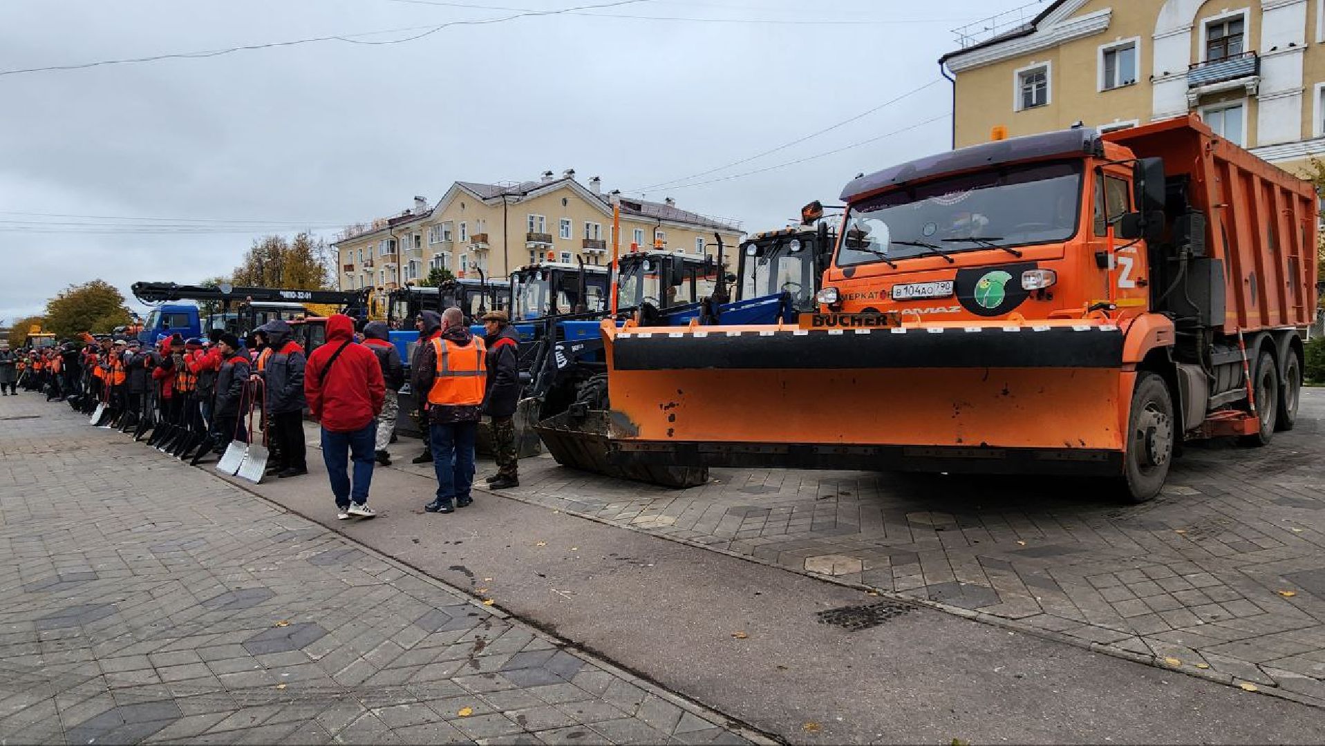 ЖКХ, коммунальное хозяйство, коммунальщики, уборка дворов, смотр техники, Лосино-Петровский, ГУСТ,