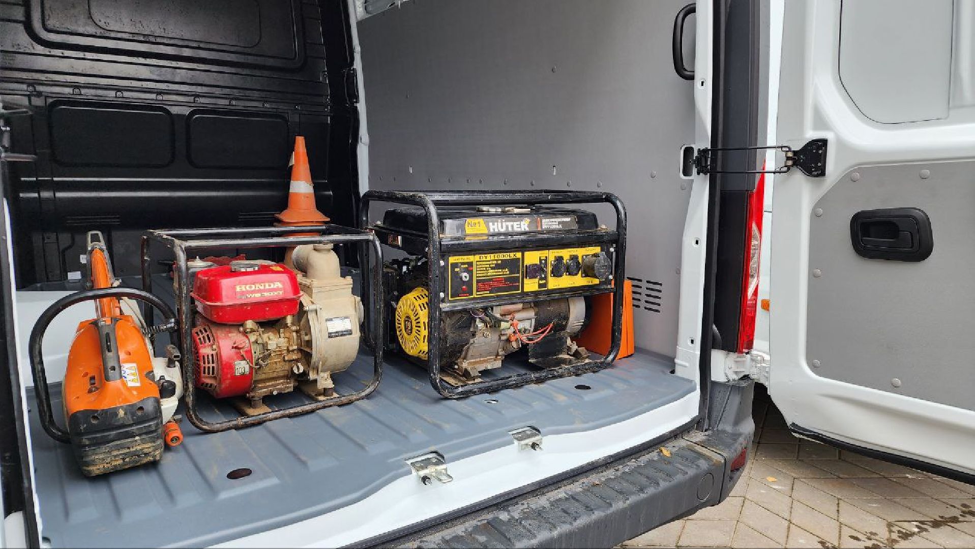 ЖКХ, коммунальное хозяйство, коммунальщики, уборка дворов, смотр техники, Лосино-Петровский, ГУСТ,