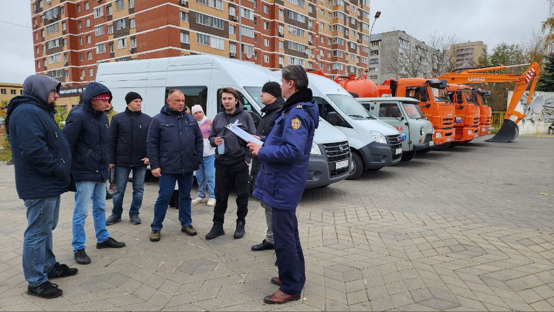 ЖКХ, коммунальное хозяйство, коммунальщики, уборка дворов, смотр техники, Лосино-Петровский, ГУСТ,