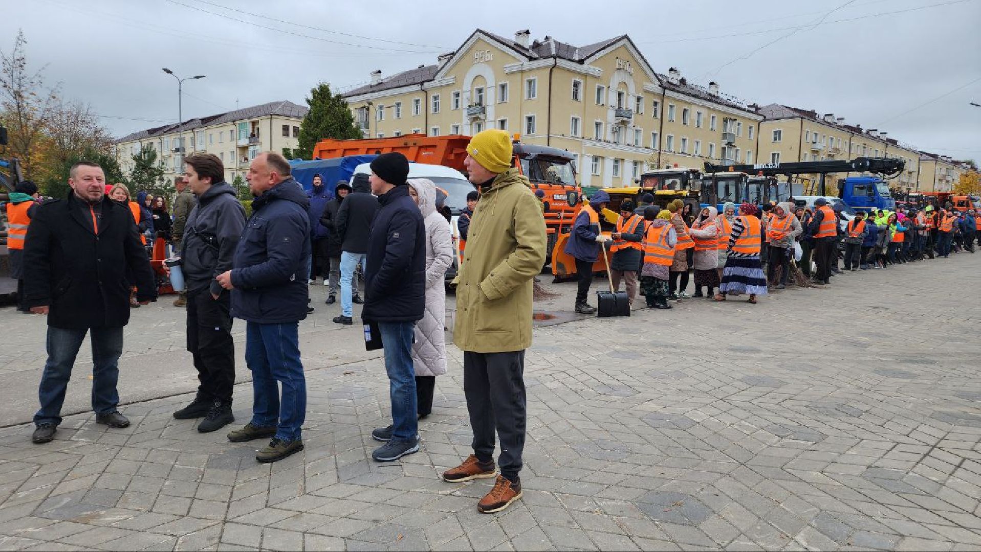 ЖКХ, коммунальное хозяйство, коммунальщики, уборка дворов, смотр техники, Лосино-Петровский, ГУСТ,