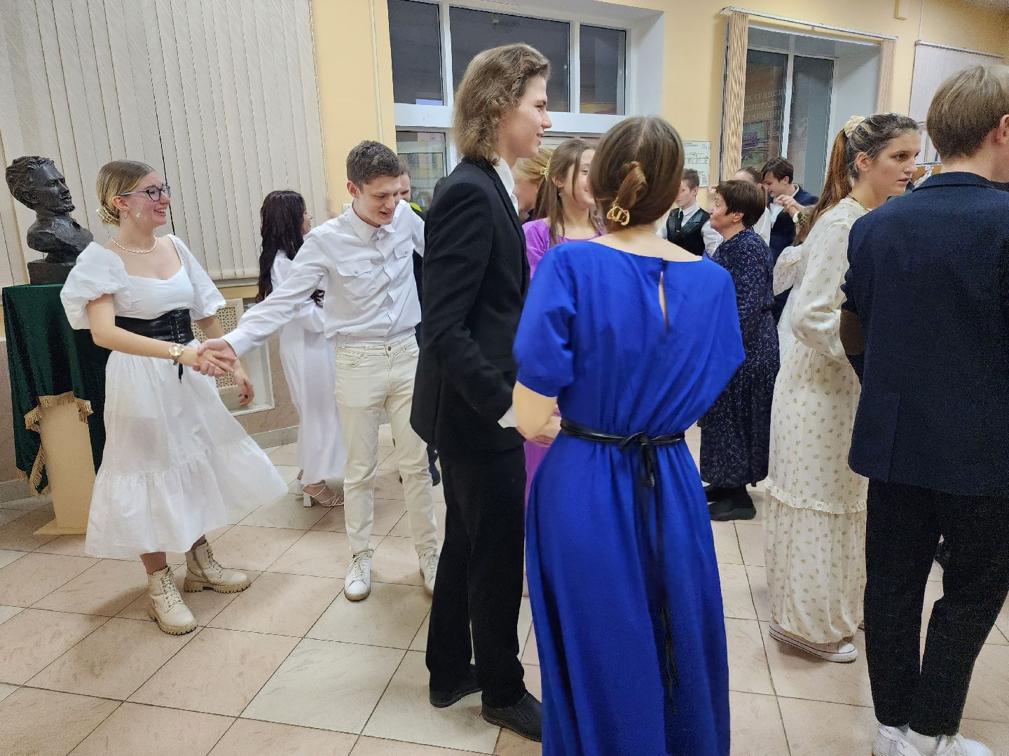 бал, молодежь,