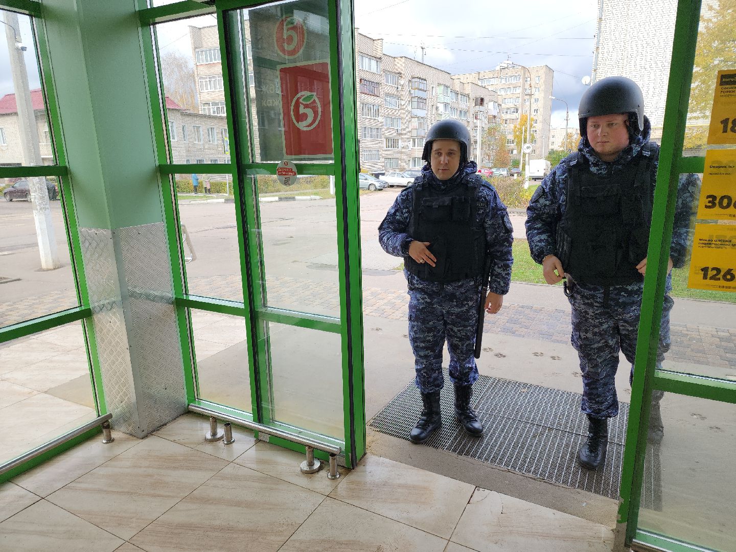 кашира, ожерелье, росгвардия, вневедомственная охрана, кража, задержание, вор, торговый объект,