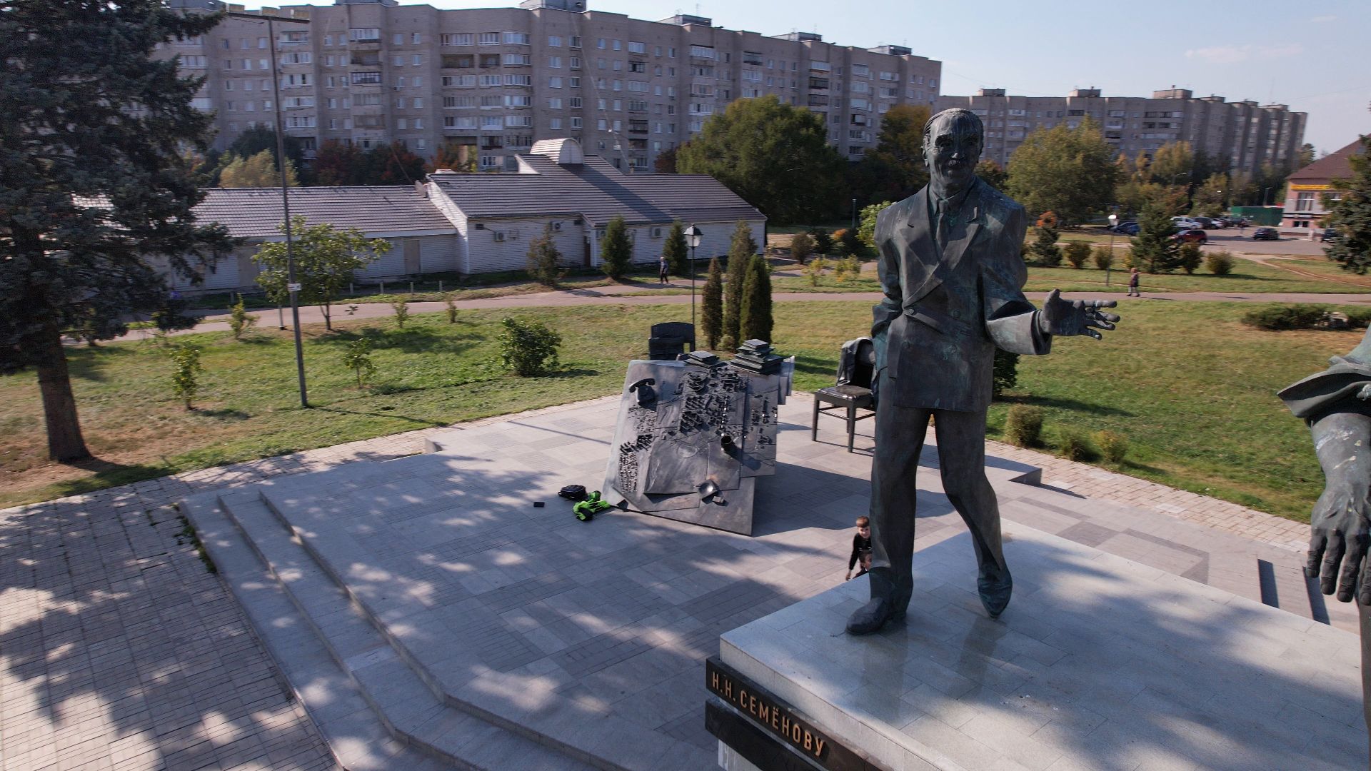 памятник, черноголовка, ученый,видео с коптера,