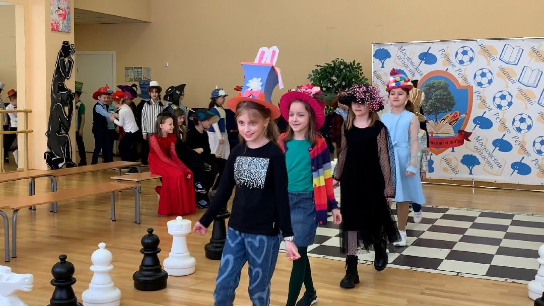 Реутов, образование, школа, конкурс, показ шляп, головной убор, стиль, мода