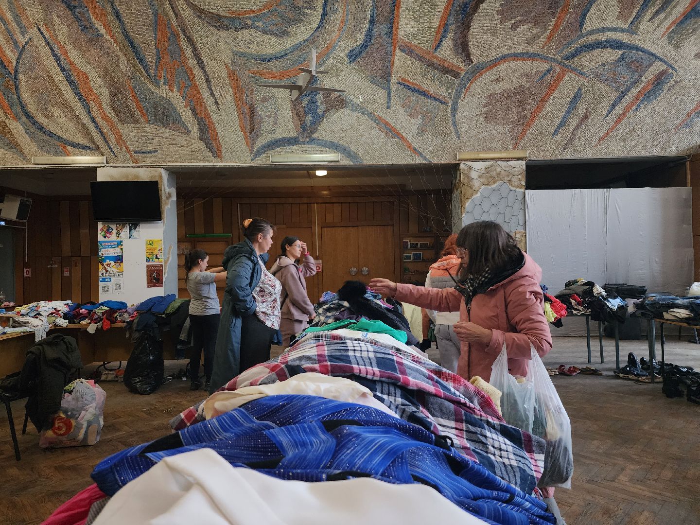 Благотворительность, акция по обмену вещами, Старая Купавна, Богородский городской округ,