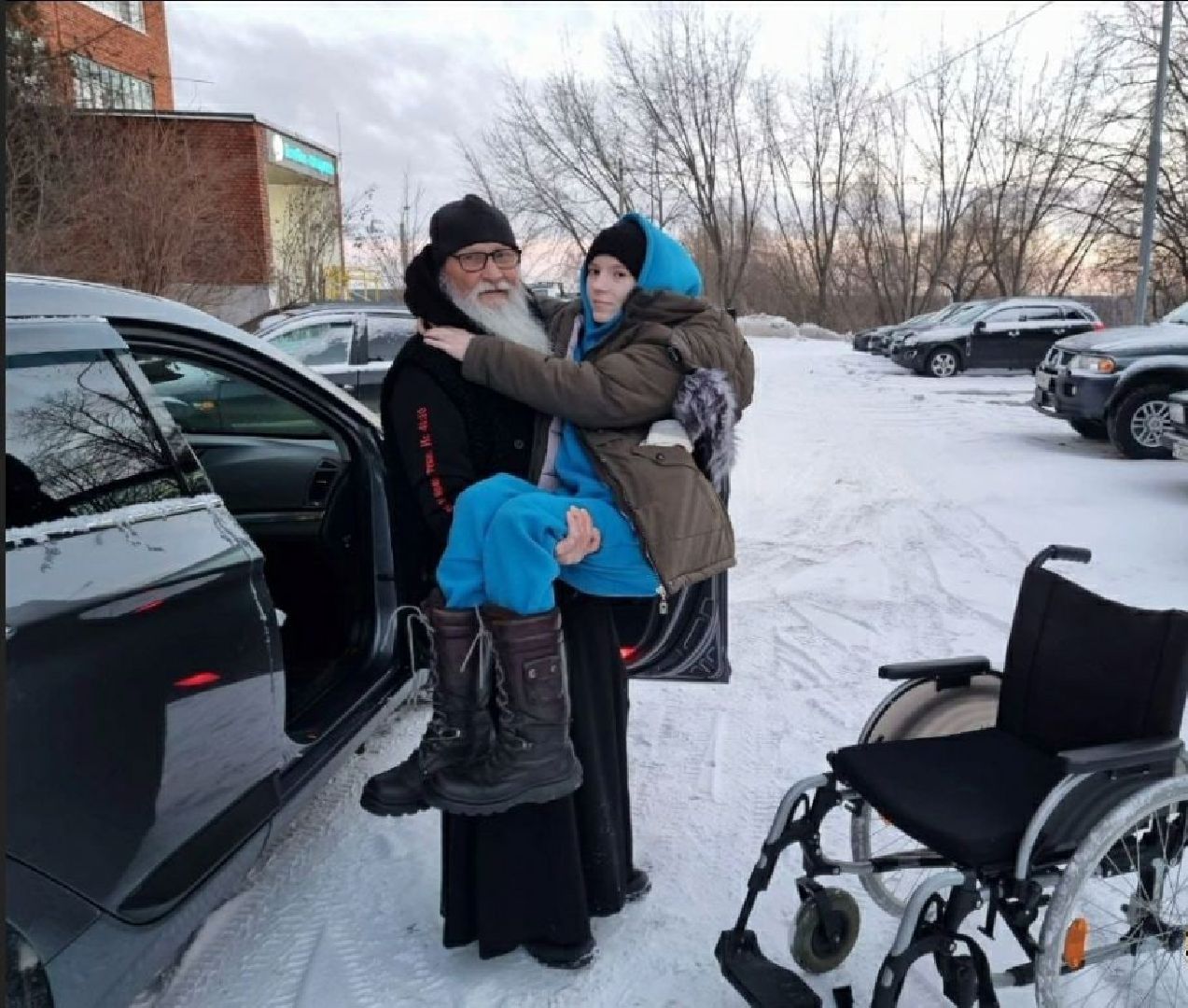 пущино, сво, Оптина Пустынь, монах удочерил девушку, ДНР, Горловка