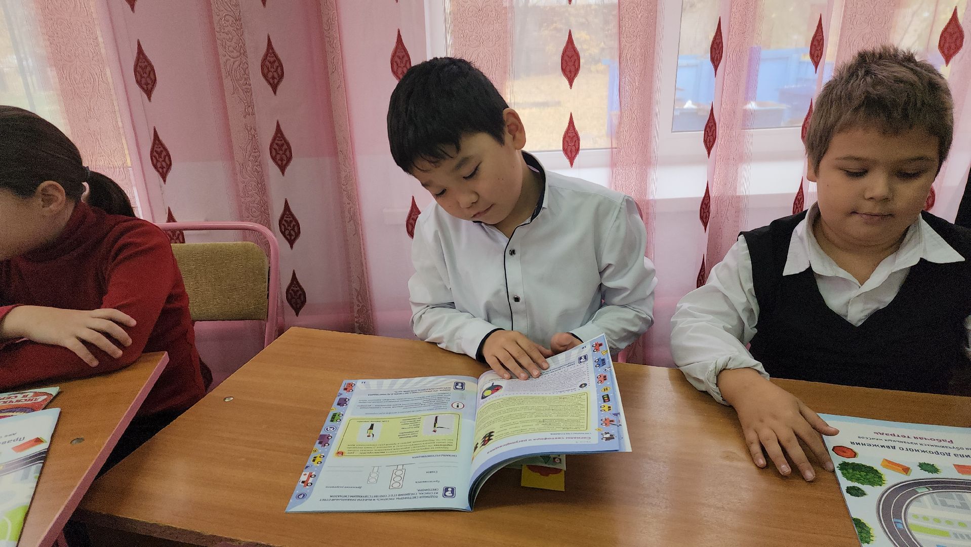 школа-интернат, шатура, городской округ люди, читатели, библиотекарь,