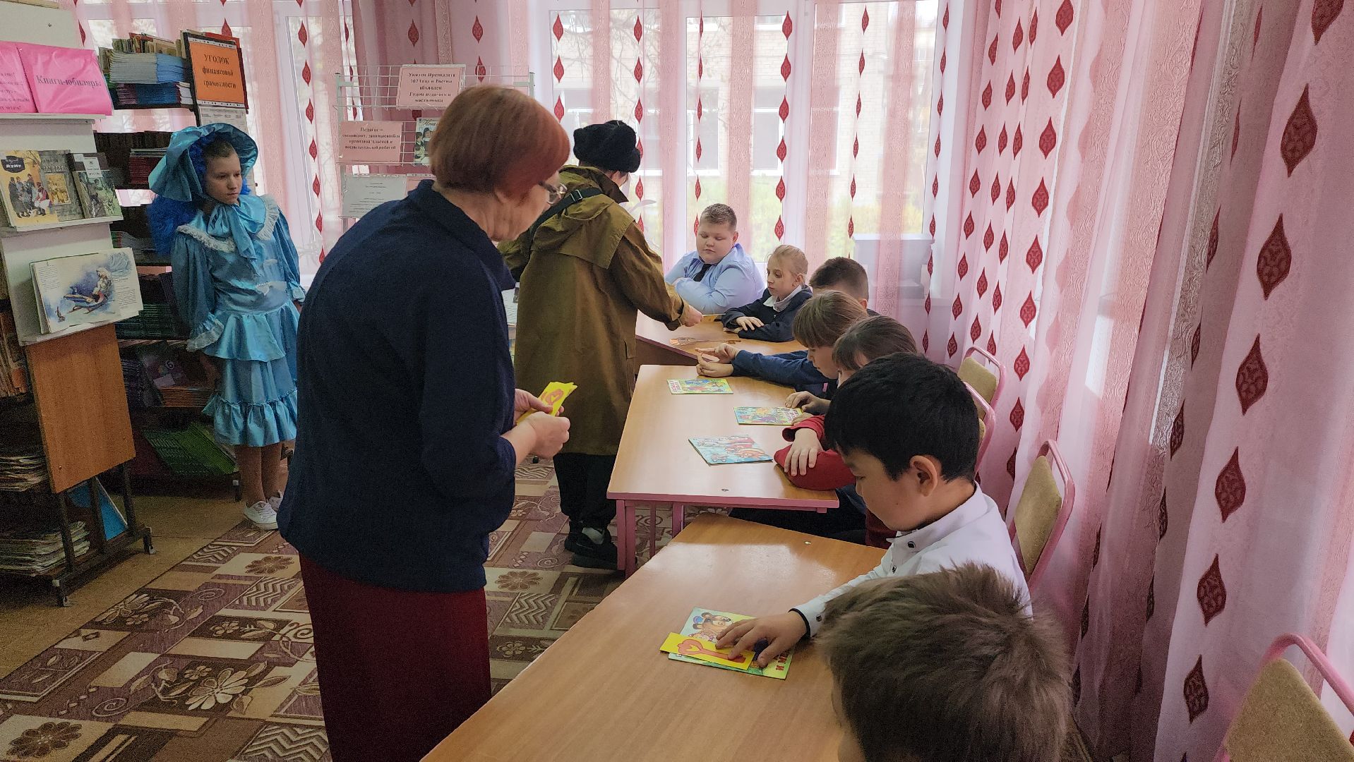 школа-интернат, шатура, городской округ люди, читатели, библиотекарь,