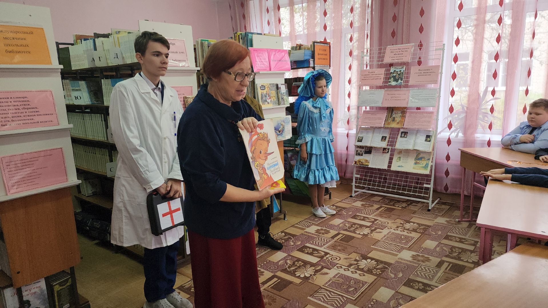 школа-интернат, шатура, городской округ люди, читатели, библиотекарь,