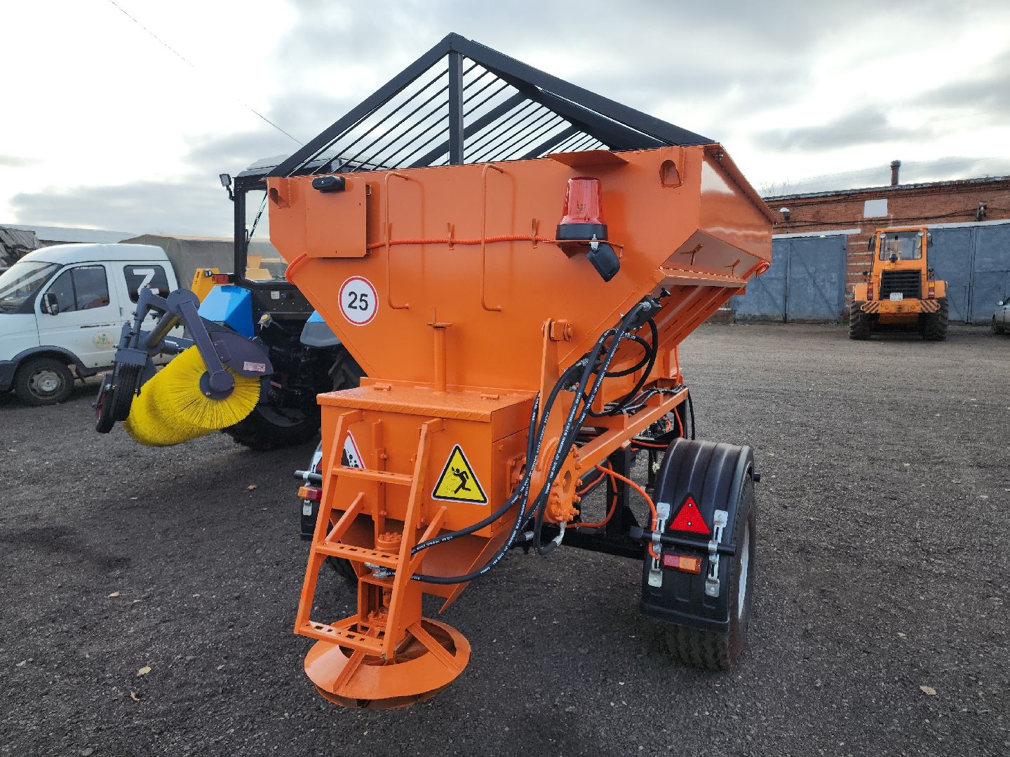 кашира, жкх, мбу благоустройство, уборочная техника, Белорус, мини-погрузчик,