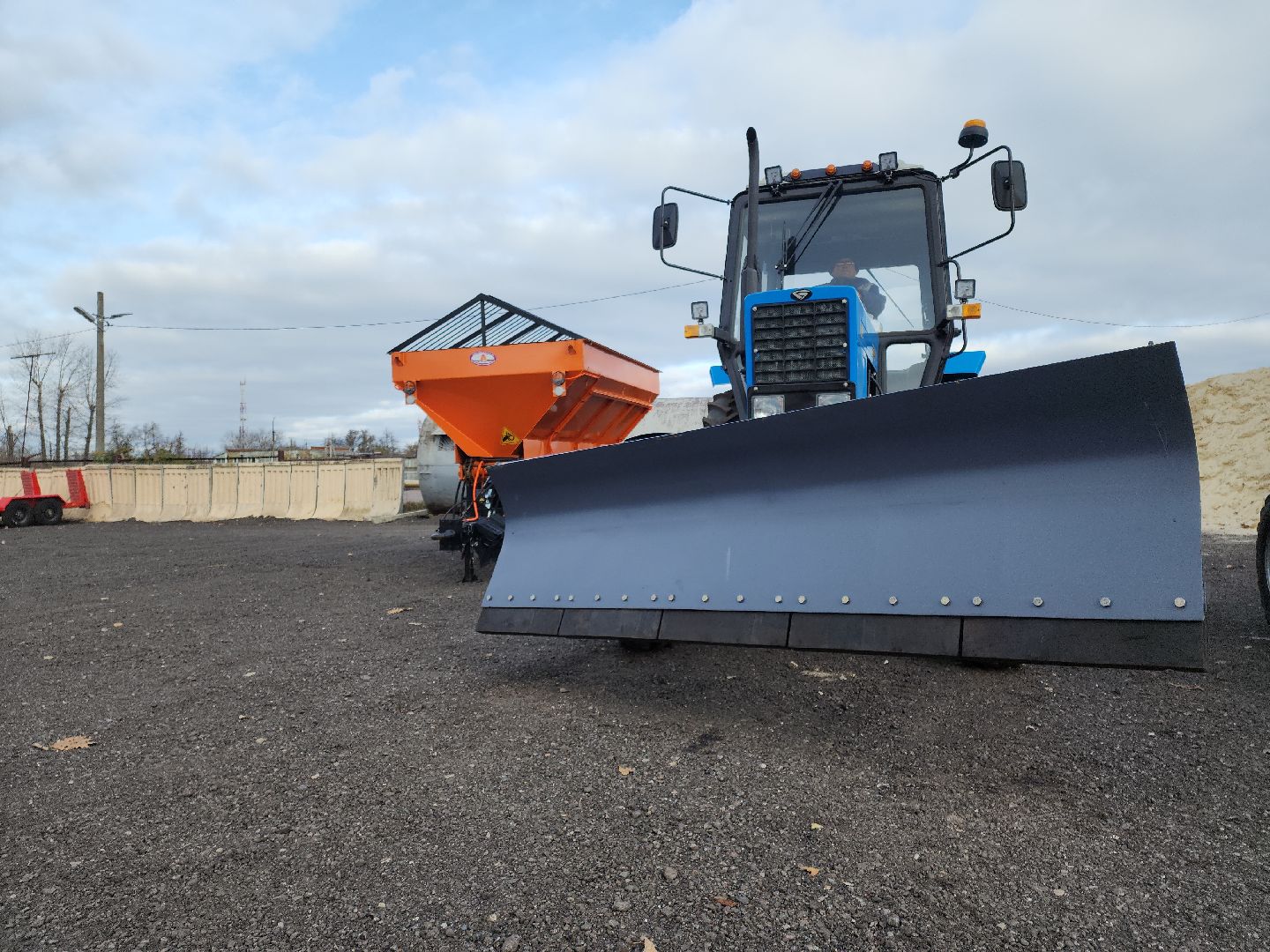 кашира, жкх, мбу благоустройство, уборочная техника, Белорус, мини-погрузчик,