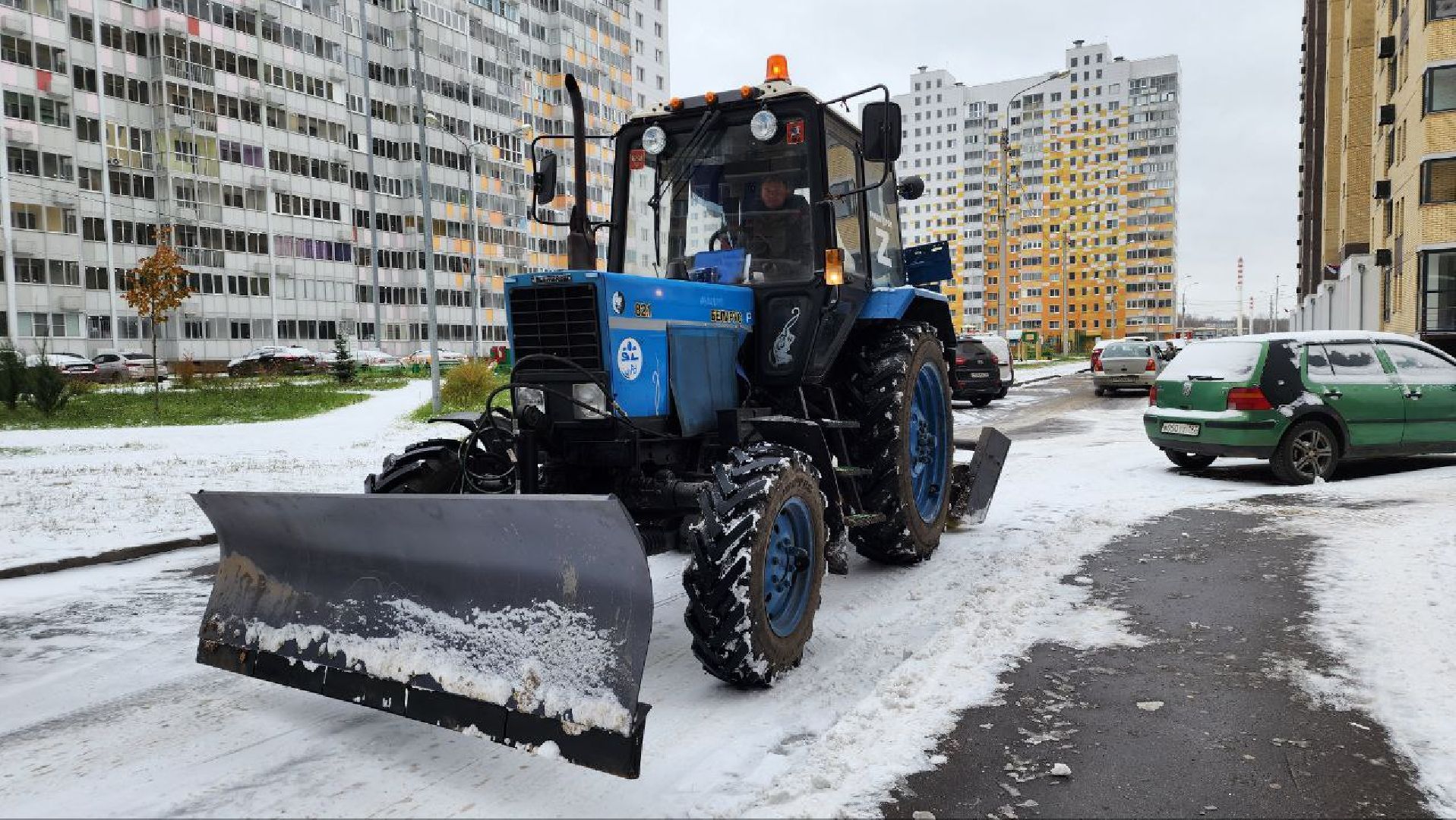 первый снег, уборка снега, уборка дорог, ЖКХ, Лосино-Петровский,