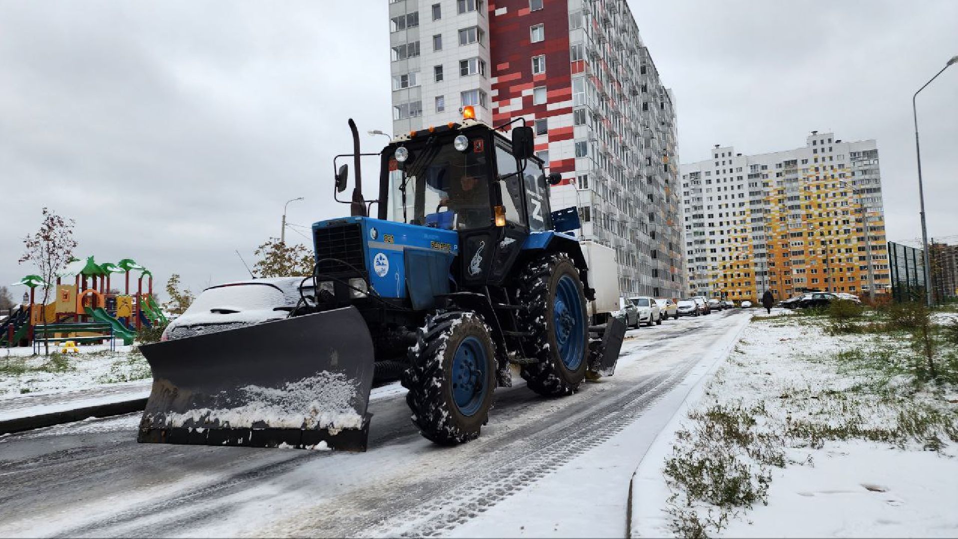 первый снег, уборка снега, уборка дорог, ЖКХ, Лосино-Петровский,