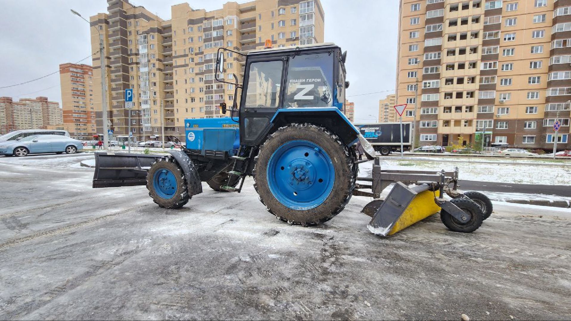 первый снег, уборка снега, уборка дорог, ЖКХ, Лосино-Петровский,