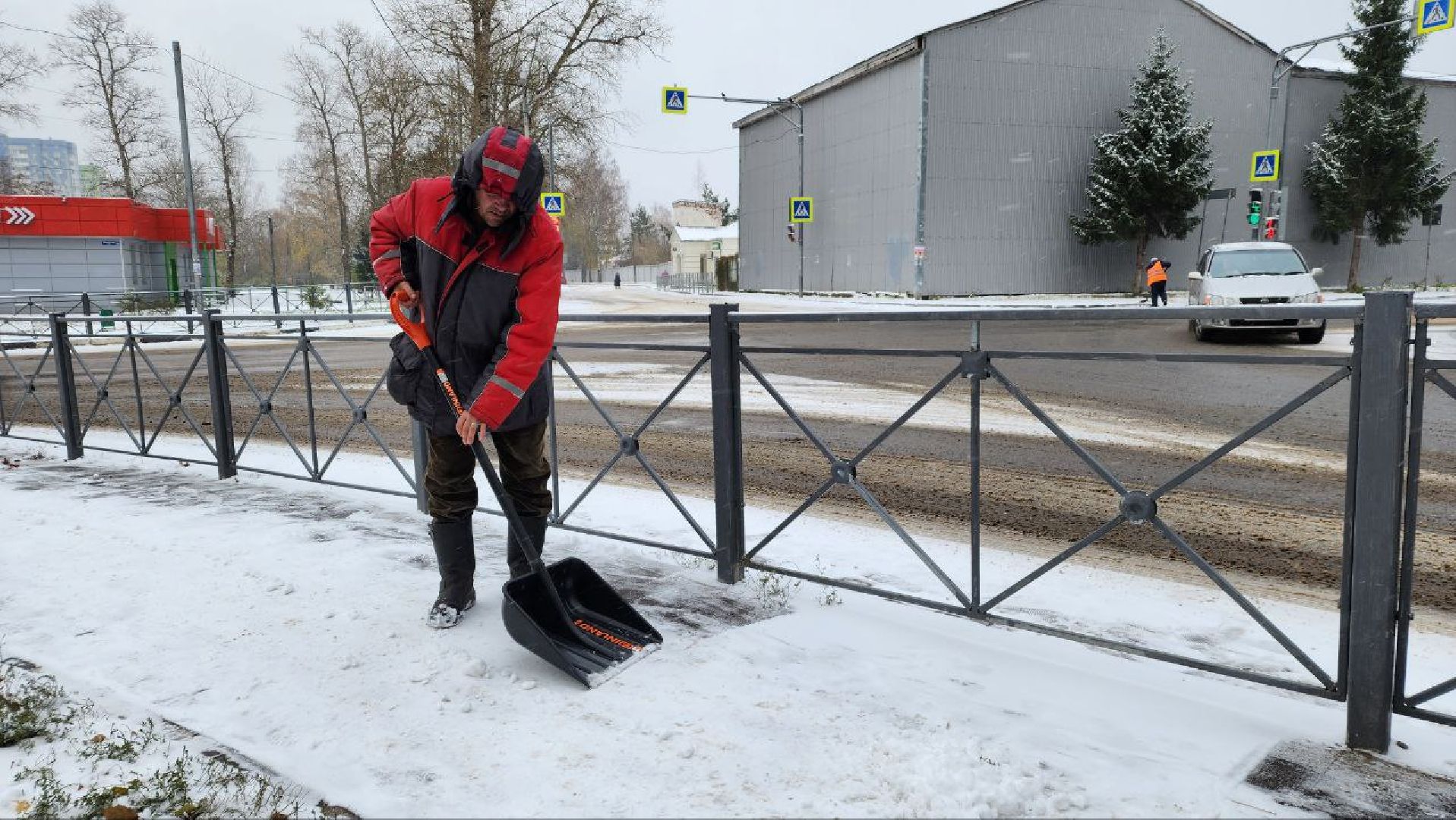 первый снег, уборка снега, уборка дорог, ЖКХ, Лосино-Петровский,