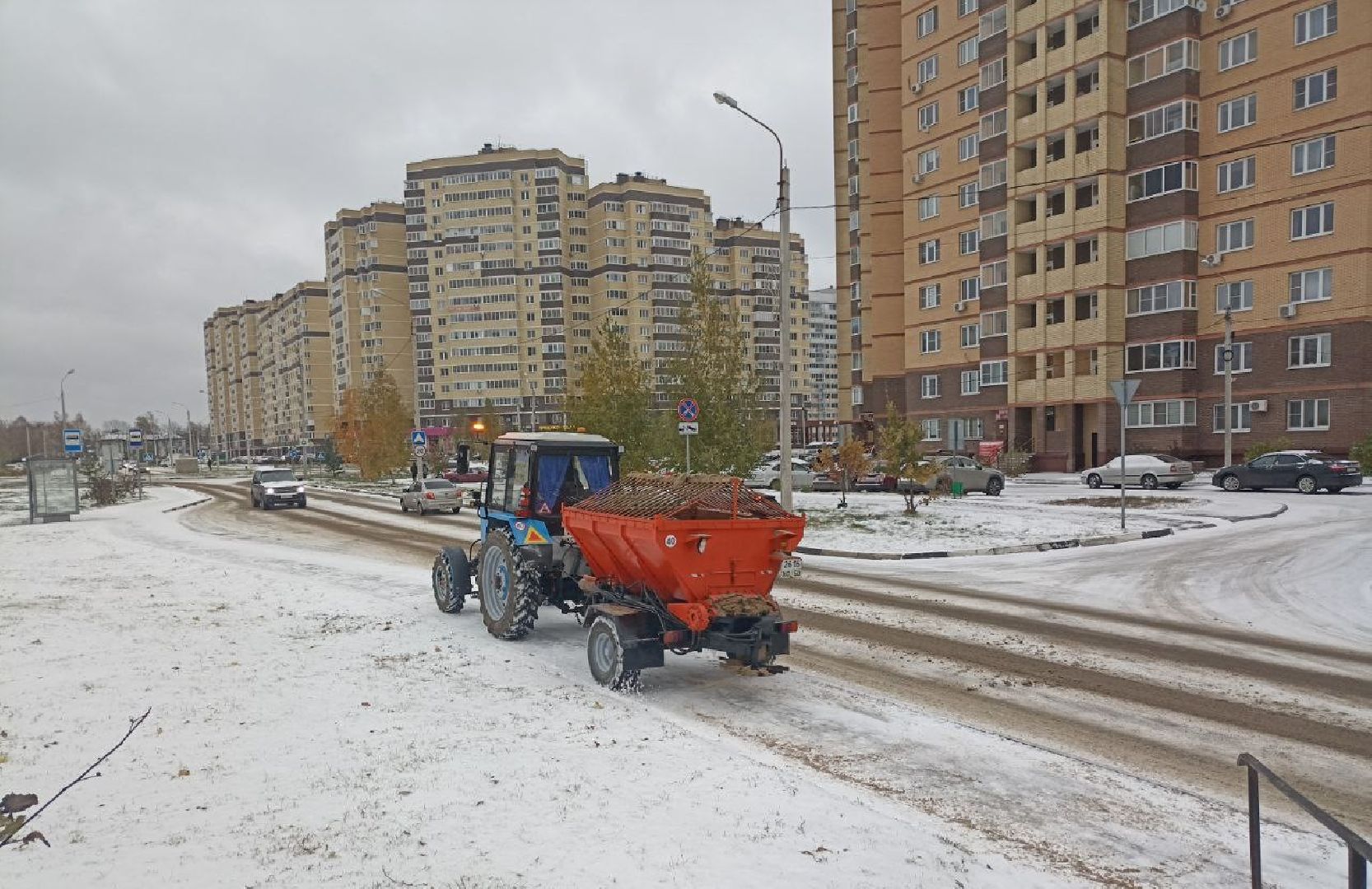 первый снег, уборка снега, уборка дорог, ЖКХ, Лосино-Петровский,