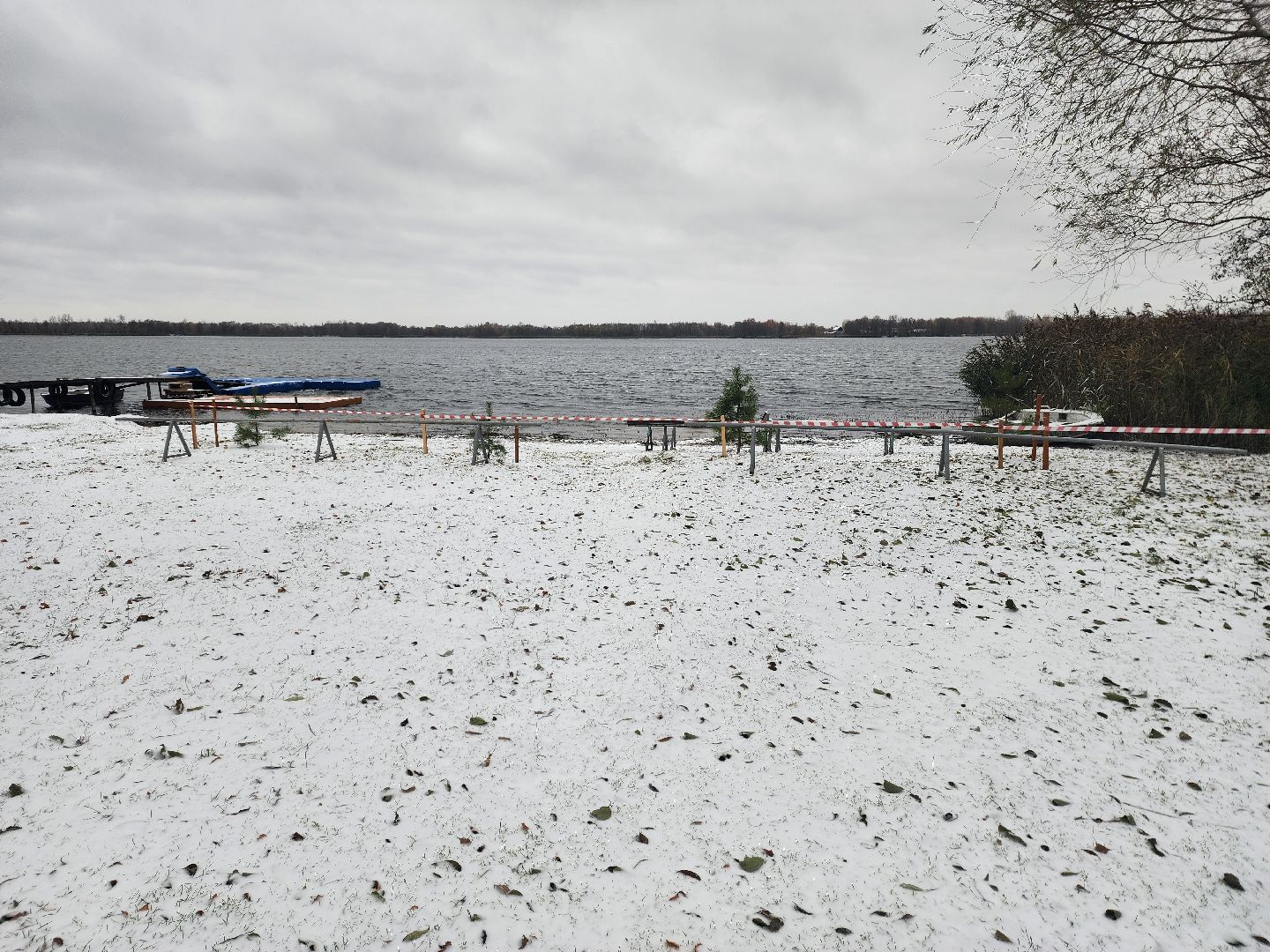 моржевание, закаливание, ЗОЖ, первый мороз, первый снег, выживший, ледяная вода, зимняя природа, зимнее озеро,
