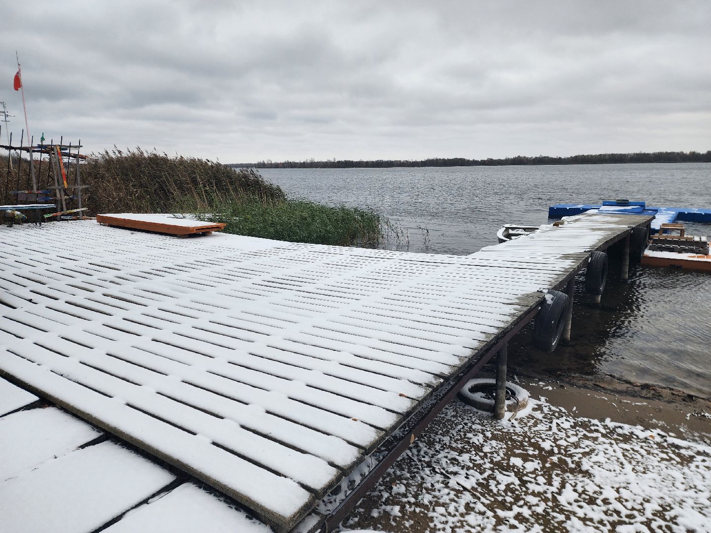 моржевание, закаливание, ЗОЖ, первый мороз, первый снег, выживший, ледяная вода, зимняя природа, зимнее озеро,