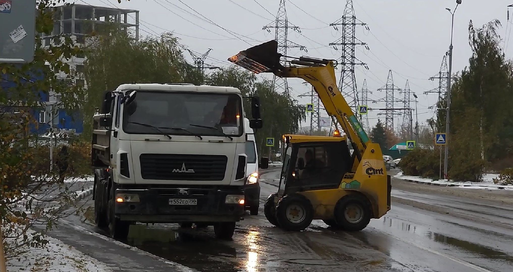 уборка улиц, первый снег, обработка снега, Котельники,