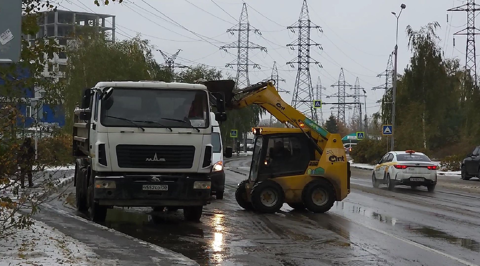 уборка улиц, первый снег, обработка снега, Котельники,