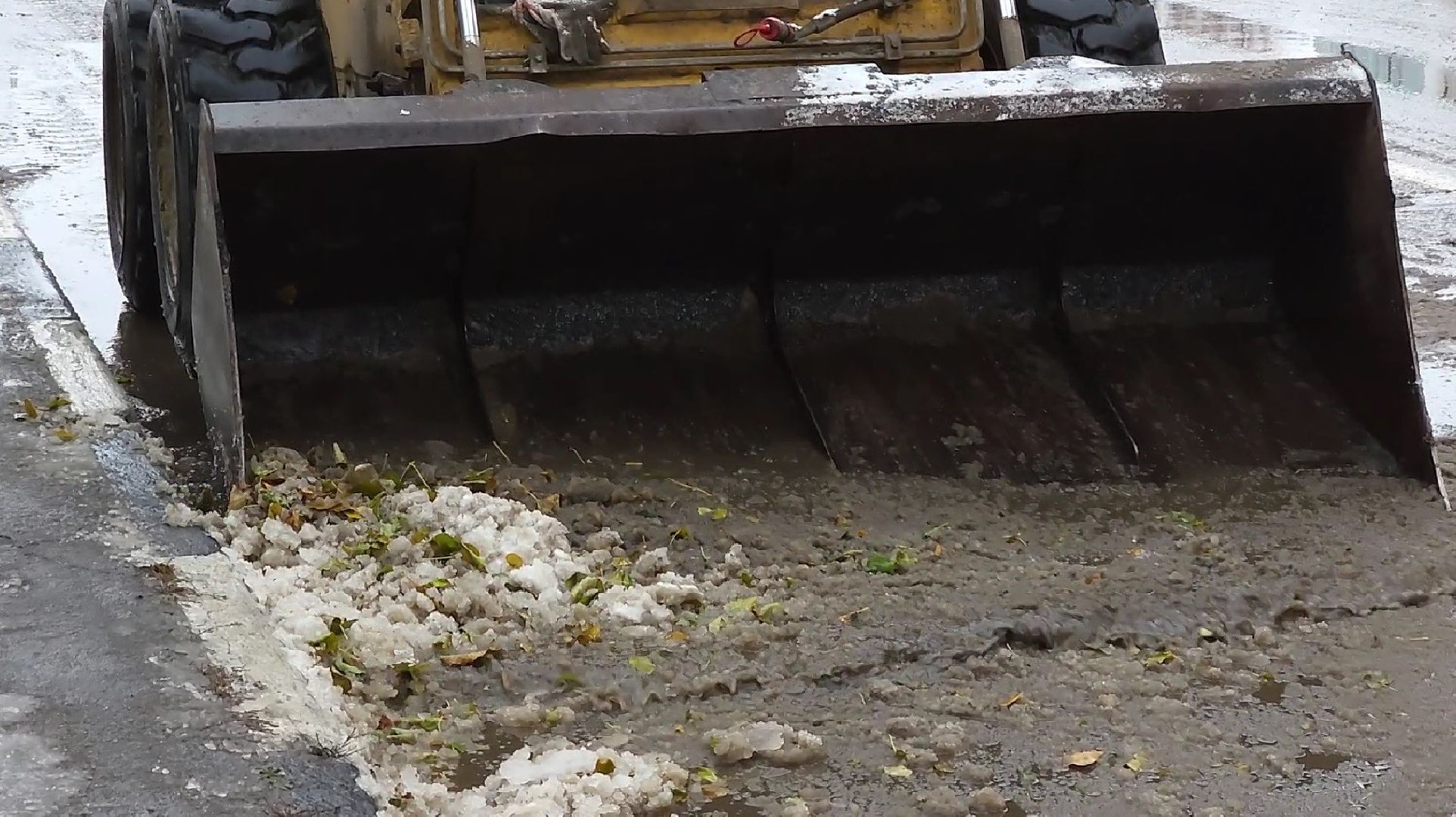 уборка улиц, первый снег, обработка снега, Котельники,