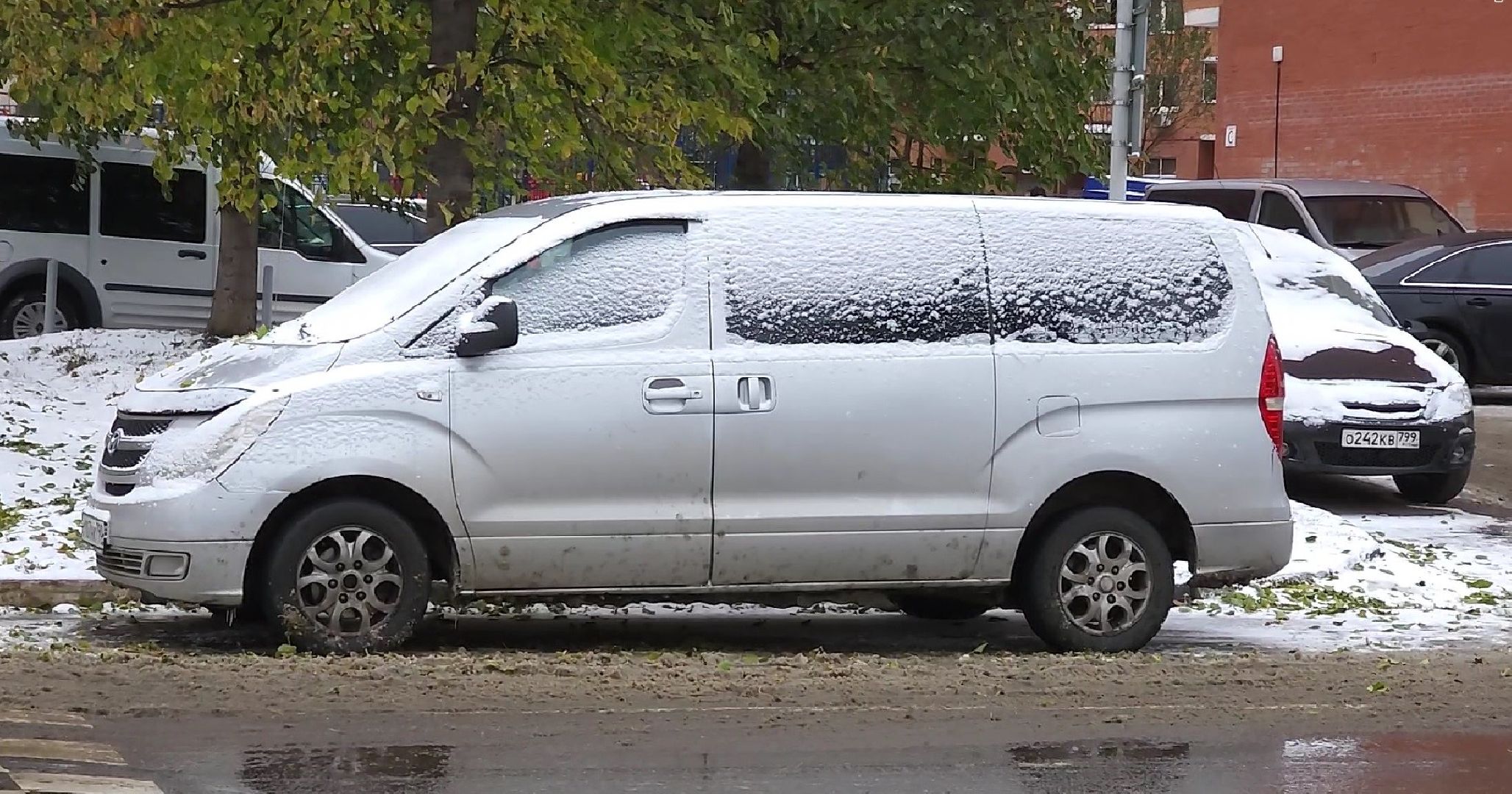 уборка улиц, первый снег, обработка снега, Котельники,