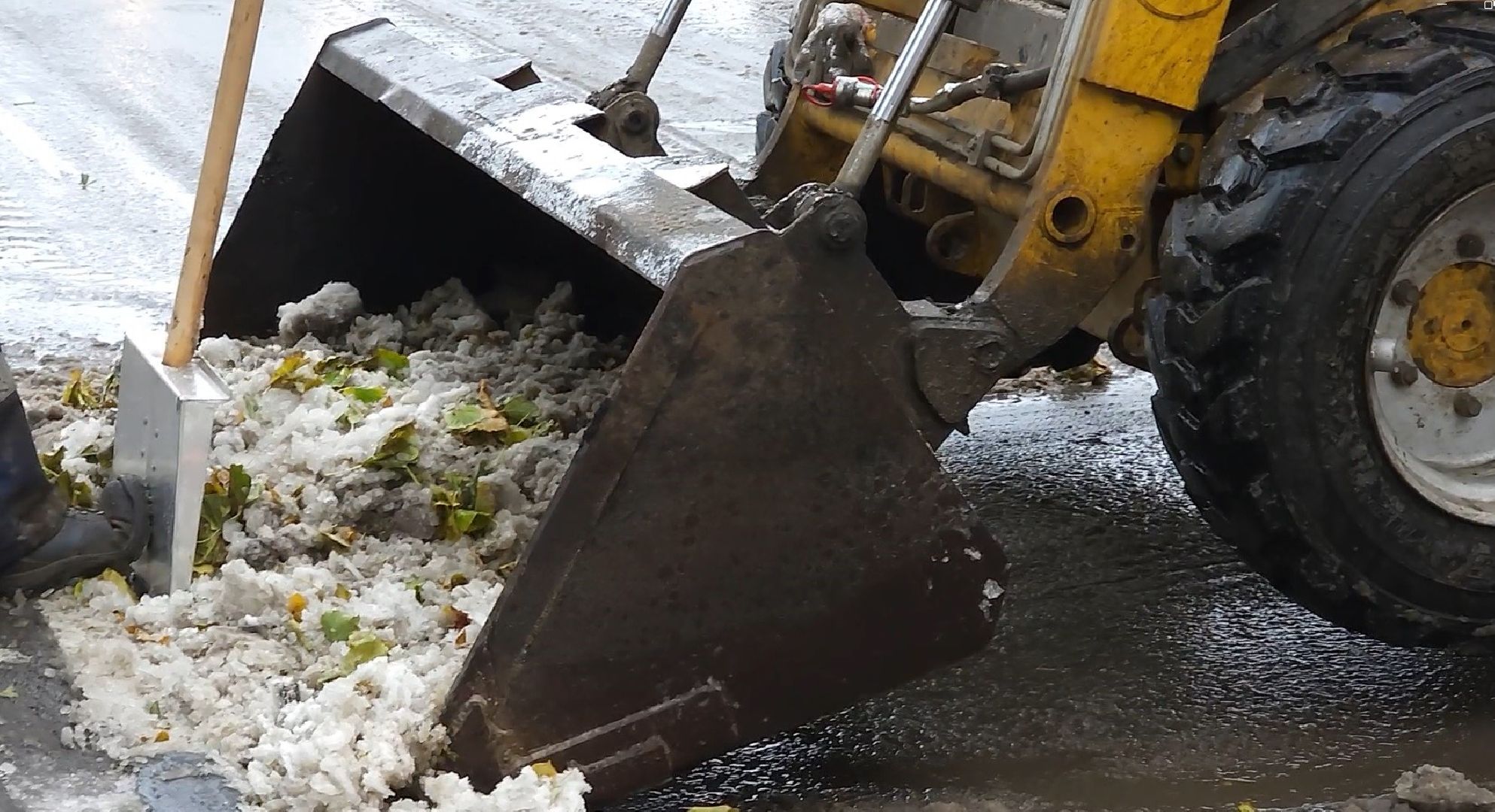 уборка улиц, первый снег, обработка снега, Котельники,