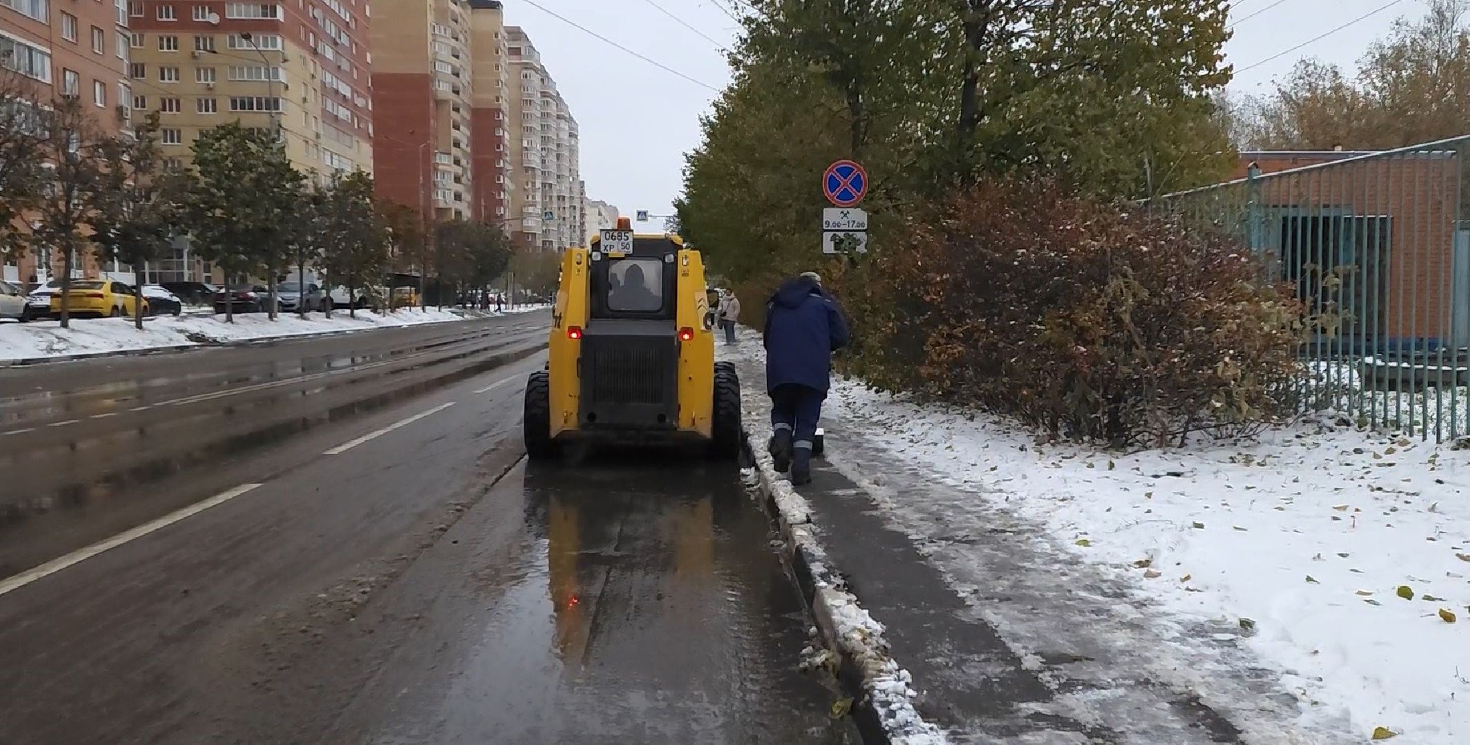 уборка улиц, первый снег, обработка снега, Котельники,