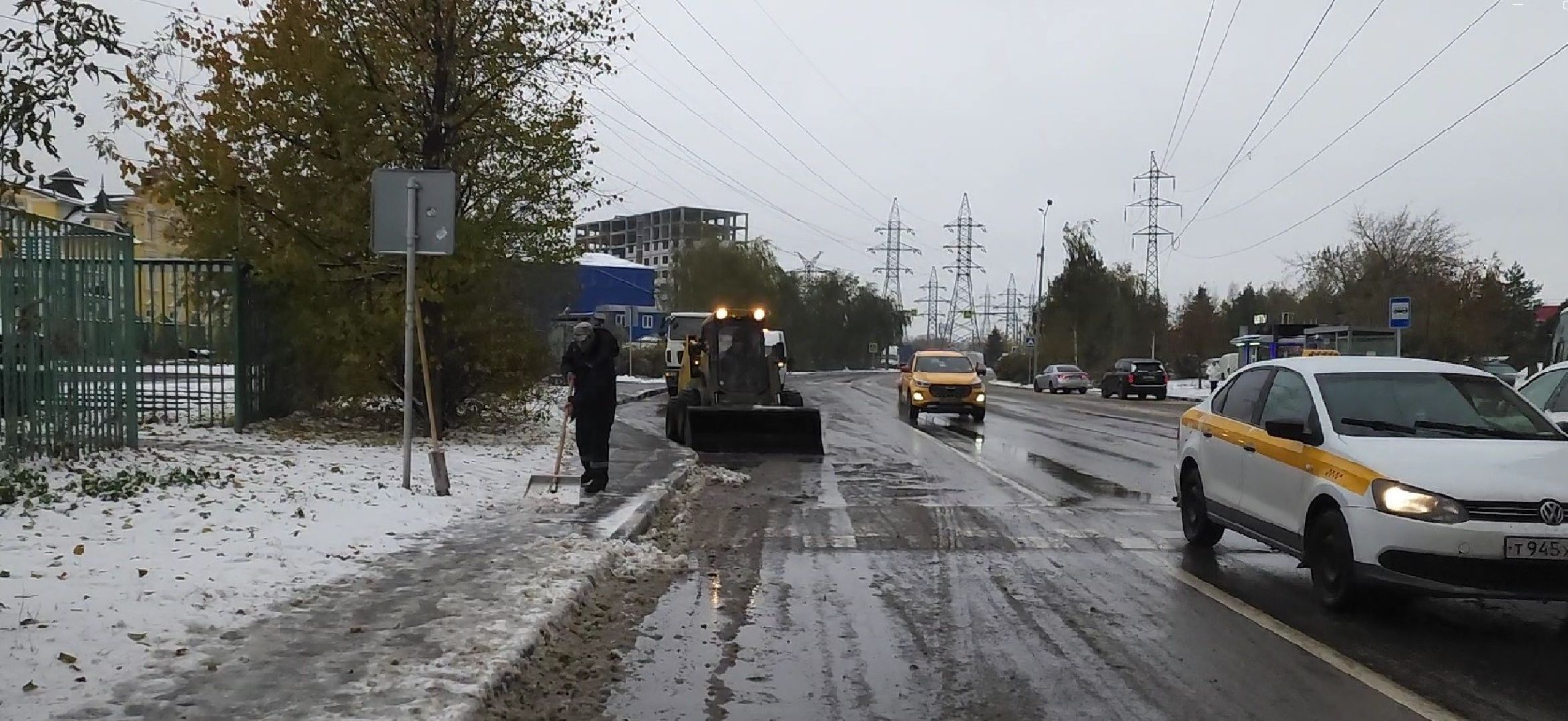 уборка улиц, первый снег, обработка снега, Котельники,