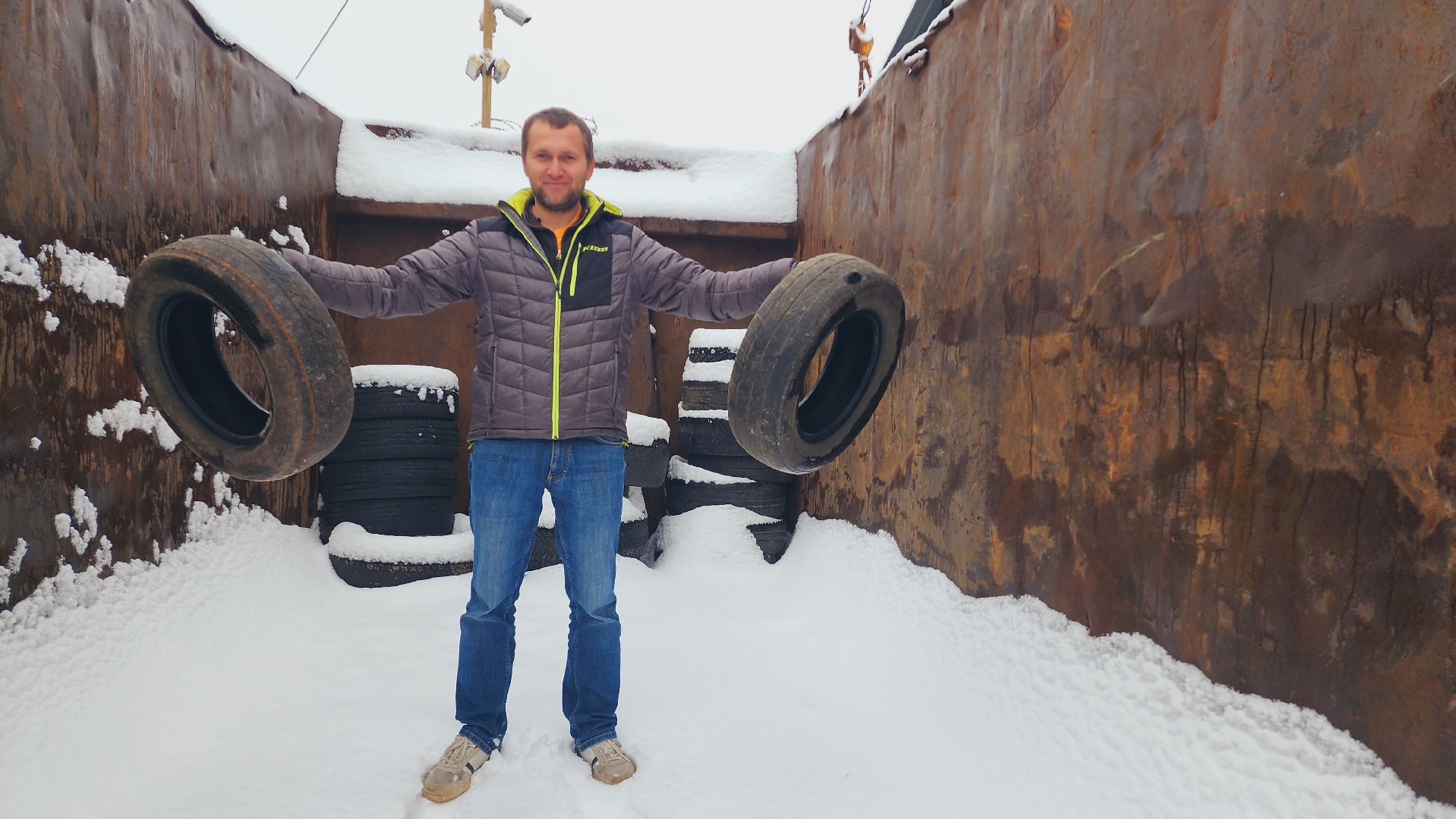 мегабак, экология, экоакция, экоинициатива, домодедово, подмосковье, вторсырье, переработка, отработанные шины, колеса, утилизация шин,