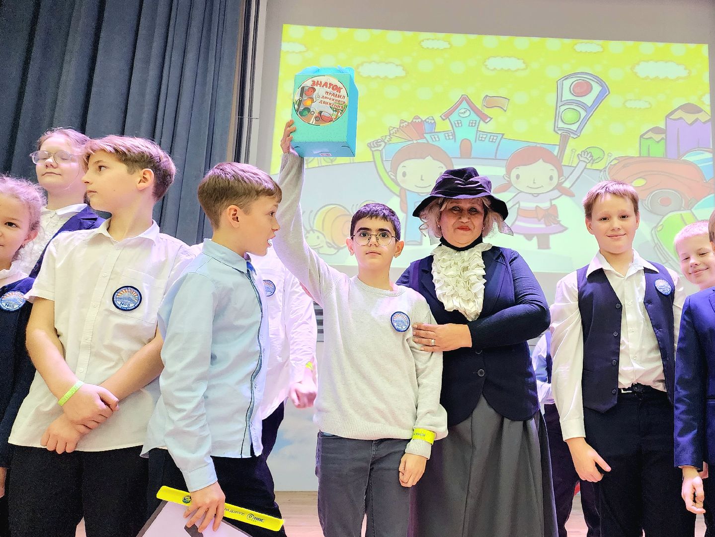 домодедово, отряд ЮИД, юные инспекторы, СОШ 8, пропаганда бдд, светоотражающие элементы, световозвращатели, ПДД, дорожное движение, фликеры, флешмоб, ОГИБДД,